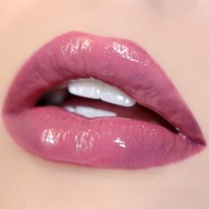 Mauve Lips, Glossier Lip Gloss, House Of Lashes, Glossy Makeup, Lip Beauty, Colourpop Cosmetics, Lip Swatches, Hot Lips, Makeup Swatches