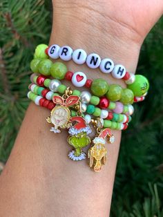 Beautiful  Grinch Charm bracelets 😍🥰 Listing is for ADULT size ONLY. if you want kid size please message or add it in "note to seller" after purchasing.   For big orders please message prior purchase 🥰 Size: 🎄Adult: 6-6.5' (about 10-10.5 inches when fully open)  Materials: nylon #18, #2, dyed jade beads, black glass pearls, seed beads, acrylic resin Grinch beads, red glass beads, glass green beads, mini jingle bells and 18k gold plated beads. Message me with any questions or different sizing Christmas Bead Bracelet Ideas, Christmas Bracelets Diy, Grinch Bracelet Ideas, Grinch Clay Bead Bracelet, Grinch Bracelet, Grinch Beaded Bracelet, Christmas Bracelets With Colorful Beads, Holiday Themed Bracelets, Christmas Beaded Bracelets