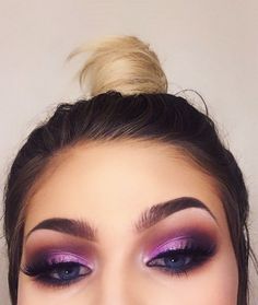 Pink Eyeshadow Makeup Looks, Pink Eyeshadow Makeup, Eyeshadow Makeup Looks, Makeup For Small Eyes, Makeup 2018, Makeup Drawing, Eye Makeup Designs, Eye Makeup Brushes, Colorful Eye Makeup