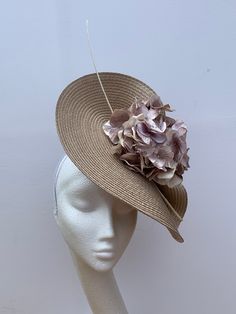 Natural Beige Flower Saucer Disc Hat This lovely Natural Beige Flower Saucer Disc Hat is made inspired by the coming summer. It's elegant and simple. Natural Beige Flower Saucer Disc Hat will be an amazing accessory to compliment your outfit. Natural Beige Flower saucer disc hat will fit the average head size. Its made from white silk-covered metal headband attached to the beige natural colour saucer disc on which sits flowers and cream feather. To secure your fascinator there is a comb inside t Luxury Fitted Beige Fascinator, Cream Fascinator, Navy Blue Fascinator, Navy Fascinator, White Fascinator, Kentucky Derby Fascinator, Blue Fascinator, Royal Ascot Hats, Derby Hats Fascinators