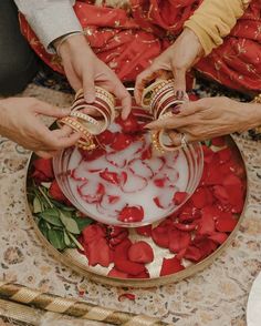 Choora Ceremony Decor, Chooda Ceremony Outfit, Chunni Ceremony Punjabi, Punjabi Wedding Aesthetic, Chooda Ceremony, Choora Ceremony, Mehndi Photography, Bride Aesthetic, Shots Wedding