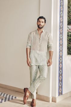 Menswear Mens Fashion Kurta Style, Men Short Kurta Designs Style, Menswear Kurta, Kurta Style Shirt Men, Casual Traditional Outfits Men, Mens Kurta Style, Men’s Traditional Wear, Indian Men Outfits, Traditional Shirts For Men