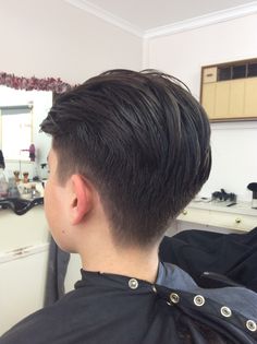 Haircut Cowok, Asain Haircuts Boys, Men’s Comb Back Hairstyle, Clean Cut Haircut, Hair Tips For Men, Queer Haircut, Hair Cuts 2017, Short Fade Haircut