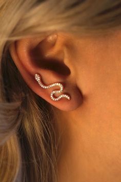 #earring #snake #jewelry Hippe Piercings, Josephine Lightbourne, Reputation Aesthetic, Cool Ear Piercings, Pretty Ear Piercings, Cute Ear Piercings, Geode Earrings, Trendy Earrings