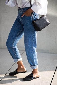 Casual Chique Stijl, Mama Jeans, Looks Jeans, Street Style Bags, James Jeans, Denim On Denim, Bootcut Jean, Boyfriend Jean, Chic Outfit