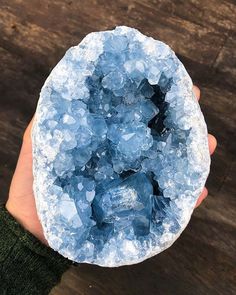 Cluster Crystals, Blue Celestite, Black Pinterest, Celestite Crystal, Turquoise Rose, Spiritual Crystals