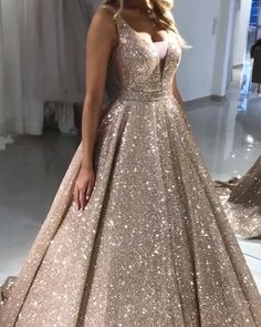 Rose Gold Quinceanera Dresses, Royal Ball Gowns, Quinceanera Dresses Gold, Glitter Prom Dress, Sequin Ball Gown, Glitter Prom Dresses, Glamouröse Outfits, Sparkly Prom Dresses, Gold Prom Dresses