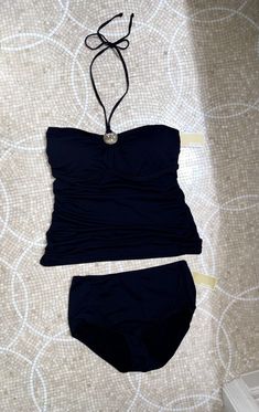 Chic One Piece Swimsuit, 2000s Bathing Suits, Black Swimsuit Aesthetic, Black Beach Outfit, Cute Swimming Suits, Tropical Clothes, Swimming Suits For Women, 90s Swimsuit, Cute Tankinis