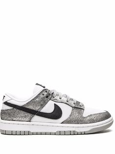 Nike Dunk Low Golden Gals, Dr Shoes, Shoe Wishlist, Metallic Look, Shoe Inspo, Stockholm Fashion, Swag Shoes, Sneakers Grey, Low Sneakers