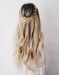 Beautiful braided hairstyle. Try a softening cream like Rahua Finishing Treatment to smooth and hydrate ends and tame flyaways Beauty Bible, Braided Hair Tutorial, Wedding Hair Down, Bohol, Sienna Miller, Gwyneth Paltrow, Charlize Theron