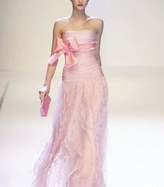 Valentino 2007 Spring, Pink Dress Runway, Pink 90s Aesthetic, Light Pink Dress Outfit, Pink Runway Fashion, Barbie Runway, Pink Runway, Pink Valentino