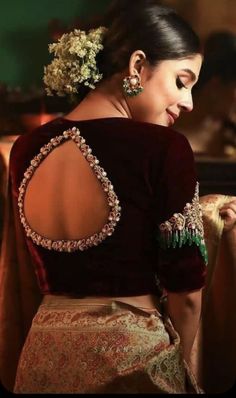 Velvet Blouse Design, New Saree Blouse Designs, Latest Model Blouse Designs, Fashionable Saree Blouse Designs, Blouse Back Neck Designs, Blouse Design Images, Blouse Back