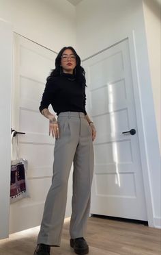 Neutrals Work Outfit, Professional Egirl Outfits, Business Intern Outfit, Restaurant Business Casual Outfits, Thrifted Business Outfits, Smart Casual Ideas Women, Office Outfits Women Pants, Formal Job Interview Outfit Woman, Loose Professional Outfits