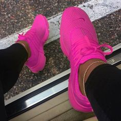 @TRUUBEAUTYS💧 Nike Presto, Comfort Shoes Women, Trainers Fashion, Pink Sneakers, Shoes Summer, Mesh Shoes, Beige Shoes, Casual Sport Shoes