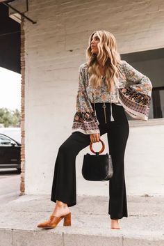 Embracing Boho Chic for Spring 2024 Office Bohemian Outfit, Boho Work Outfit Winter, Boho Outfits Office, Bohemian Outfits Ideas, Boho Professional Style Summer, Summer Free Spirit Outfits, Boho Glam Style Outfits, Boho Chic Professional Outfits, Boho Realtor Outfit