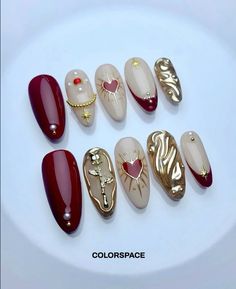 Nail art by @colospace_id on instagram 🤍 Golden Nails, Golden Red, Weird Stuff, Dream Nails, Funky Nails, Best Acrylic Nails, Gold Nails, 3d Nails, Makeup Artists