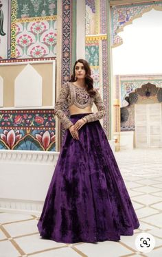 Lehengas For Party Wear, Lehenga Designs Ideas, Latest Lengha Design, Purple Top Outfit Ideas, Purple Bridal Saree, Contrasting Lehenga, Ghagra Designs, Sangeet Outfit Bridal, Sangeet Dress