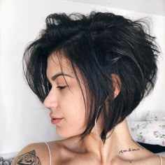 21 ideias de cabelos curtos para você se inspirar – Crescendo aos Poucos Messy Bob Hairstyles, Hair Dos, Hair Highlights