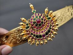 Traditional Gold Bridal Belt For Festivals, Gold Bridal Belt For Diwali Ceremonial, Traditional Gold Bridal Belt For Ceremonial Use, Traditional Gold Bridal Belt With Tilla, Gold Hip Belt, Gold Waist Belt, Locket Gold, Lehenga Red, Bridal Lehenga Red