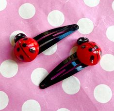 Cute ladybird hair clip  Domed red bugs  Large choice of snap clip colour   So Kawaii! Clip side is from a top down view Colorful Hair Clips Aesthetic, Ladybug Hair Clips, Cute Diy Hair Clips, Cute Barrettes, Ladybird Hair, Kawaii Ladybug, Cute Hairclips, Red Bugs, Top Down View