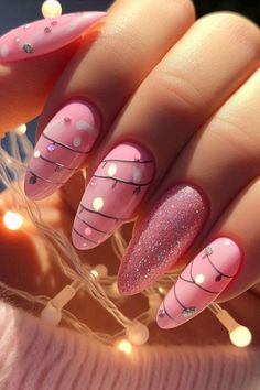 Oval Nails Designs December, Nails Cristhmas 2023, Ornament Nails Design, Crismas Nails Art, Pink Christmas Nails Almond, Winter Nails Pink, Chic Christmas Nails, Pink Christmas Nail Designs, Cute Christmas Nails