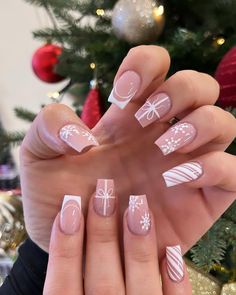 White for Christmas 🤍🌲🎁 #whitenails #christmasnailsart #presentnails🎁 #christmasnailsart #whitenailsdesign #christmasnailsdesign | Instagram Christmas Present Nails, Christmas Nails Easy, Simple Gel Nails, Girly Acrylic Nails, Snowflake Nails