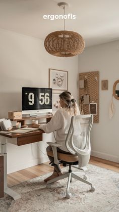 a woman sitting at a desk in front of a window with the words ergonfis on it