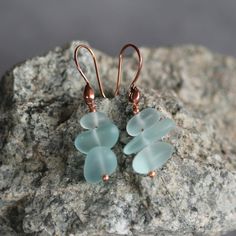 I'm Obsessed With The Turquoise Blue Of These Sea Glass Beads. The Look Is Striking With Them Stacked On Top Of Each Other. Copper Findings And Ear Wires. Handmade By Monene, And Please See The Photos For The Size. Beach Glass Earrings, Sea Glass Jewelry Diy, Chanel Earrings Cc, October Jewelry, Copper Earrings Handmade, Romantic Wedding Rings, Beach Glass Jewelry, Locket Earrings, White Hoop Earrings