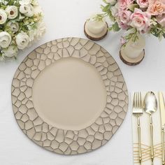 Introduce modern elegance with our 6-Pack Matte Finish Taupe Hammered Charger Plates. ✓ Get yours now for stylish dining! Giraffe Pattern, Animal Pattern, Table Top Decor, Serving Plates, Serving Platters