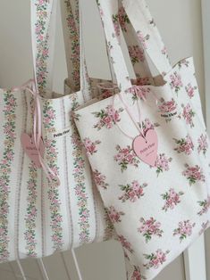 Desain Tote Bag, Shut The Door, Colorful Handbags, Diy Bag Designs, Tas Fashion, Tote Bags Sewing, Pola Sulam, Girly Bags, Eco Friendly Bags