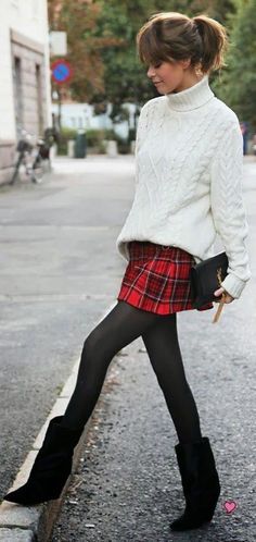 Outfits With Black Tights, Black Tights Outfit, Perfect Winter Outfit, Red Plaid Skirt, Interior Vintage, Winter Skirt Outfit, Rock Outfit, Trendy Skirts, Fall Wear