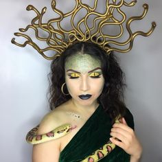 Madussa Halloween Makeup, Madussa Costume Makeup, Medusa Halloween Makeup Easy, Scary Medusa Makeup, Medusa Halloween Costume Diy, Medusa Makeup Gold, Snake Makeup, Medusa Makeup, Medusa Halloween Costume