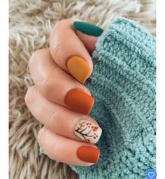 Cute Gel Nails For Fall Short, Fall Nails Inspiration Simple, Simple Fall Inspired Nails, Fun Nail Ideas For Fall, Fall Gel Nails Colors 2022 Short, Pleasing Manicure, Atum Nails Design, Beetles Gel Polish Ideas Fall, Fall Designs For Short Nails