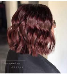 Global Hair Color For Short Hair, Auburn Bob Hair, Shoulder Length Dark Red Hair, Dark Red Bob Hair, Solid Fall Hair Color, Cherry Brown Short Hair, Short Dark Red Hair Burgundy, Short Brown Red Hair, Mahagony Hair Color