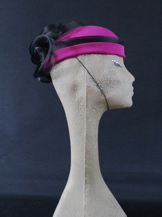 Classic vintage hat. Perfect for Ascot, weddings, special occasions, very elegant. Comes with elastic to hold hat in place. Condition: vintage perfect Colour: pink and black Label: Made in England Material: polyester Size:M inner circumference aprox. 21.5-22 inches, circumference 44"" *Please note all hats come securely packed in a box *All our vintage items come in clean and best condition possible WE DELIVER AROUND THE WORLD Standard quotes for hats are as follows UK 4GBP USA, AUSTRALIA, CANAD Retro Fascinator For Kentucky Derby Evening, Retro Fascinator For Evening At Kentucky Derby, Retro Evening Fascinator For Kentucky Derby, Gatsby Style Evening Fascinator For Kentucky Derby, Gatsby Style Hat For Vintage Events, Vintage Gatsby Style Hat Headpiece, Gatsby Style Mini Hats For Kentucky Derby Evening, Adjustable Cap Headpiece For Party, Fitted Evening Headband Costume