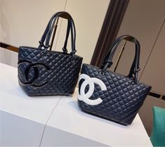 Chanel handbag great for any occasion Woman Handbag, Gold Ounce, Handbag Black, Somali, Sierra Leone, Chanel Handbags, Black Handbags, Haiti, Handbag Accessories