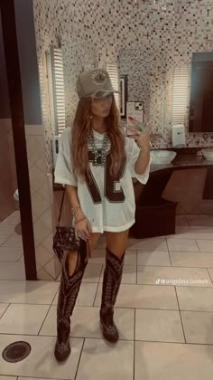 #westernootd #western #westernoutfit #westernoutfitideas #countryoutfit #westernfashion #westernfashioninspo Stagecoach 2025 Outfits, Western Outfit Concert, Cute Western Going Out Outfits, High Cowgirl Boots Outfits, Western Ball Outfit, Thigh High Cowgirl Boots Outfit, Southern Western Outfits, Cute Southern Outfits Country Style, Simple Country Concert Outfit Winter