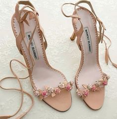 Pretty Heels, Fancy Heels, Fashion Shoes Heels, Manolo Blahnik Heels, Cute Shoes Heels, Shoes Heels Classy, Kawaii Shoes, Floral Heels, Vintage Heels