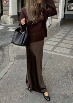 Slim Outfits For Women, Boots And Maxi Skirt, Therapy Outfits, School Ootd, Elegance Dress, Brown Autumn, Ootd Women, Modest Outfit, Skirt Outfits Fall