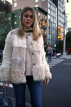 Faux Fur Wrap, Fur Coats Women, Fashionista Clothes, Diy Clothes, Winter Coat, Fashion Item, Coats For Women, Fur Coat, Trench Coat