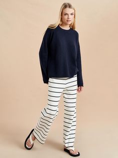 Casual Cashmere Bottoms With Ribbed Waistband, Chic Bottoms With Ribbed Cuffs For Fall, Chic Wide Leg Knit Pants, Chic Knit Wide Leg Pants, Chic Knit Trousers, Casual Wide-leg Cashmere Pants, Casual Cashmere Bottoms With Elastic Waistband, Casual Cashmere Trousers, Chic Knit Bottoms For Workwear