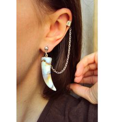 This unusual canine tooth ear cuff set I made for a person who likes unusual jewelry! It's a great gift idea and amulet for a hunter or unusual jewelry lover. This cuff set is lightweight, stylish and one size fits all. Gorgeous, stunning and original jewelry for your outlook! The upper part of the cuff is fake, no need a piercing. Each faux fang charm is decorated with an ornament at tribal style.  The size of the tooth charm is approx. 1,5 x 0,5 in. * Every faux fang charm is unique so the act Lion Teeth, Tooth Earrings, Canine Tooth, Wolf Tooth, Tooth Charm, Wolf Teeth, Animal Bear, Teeth Jewelry, Unusual Jewelry