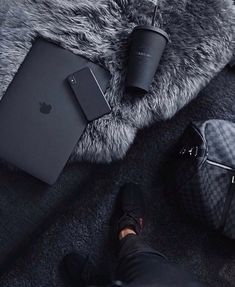 Mode Chanel, Black Apple, All Black Everything, Black And White Aesthetic, Eyes Design, Aesthetic Colors, Style Noir, Girls Eyes, Cool Stuff