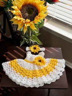 Adorable baby dress. 0-3 months. Perfect gift for the baby shower . Sunflower Dress, La Baby, Girls Clothing Sets, Adorable Baby, Clothing Sets, Wedding Basket, Girls Clothing, Baby Dress