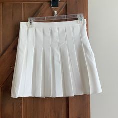 Brand New Cream/Off White Pleated Skirt. Bought Directly From White Fox Boutique In Australia. Side Zipper. No Shorts Underneath. White Pleated Mini Skirt, Concert Ideas, White Pleated Skirt, Skirts White, White Mini Skirt, White Fox Boutique, White Fox, Pleated Mini Skirt, White Skirts