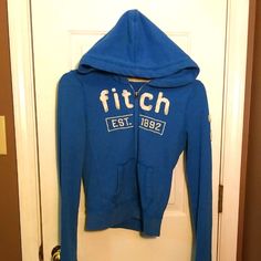 Nwot Xl Girls Abercrombie Kids Hoodie Jacket Blue Casual Cozy Outerwear, Blue Fitted Warm Outerwear, Cozy Blue Outerwear With Ribbed Cuffs, Fitted Cozy Blue Outerwear, Fitted Blue Cozy Outerwear, Cozy Blue Fitted Outerwear, Blue Fitted Hoodie For Fall, Fitted Blue Hoodie For Fall, Stretch Cotton Hooded Outerwear