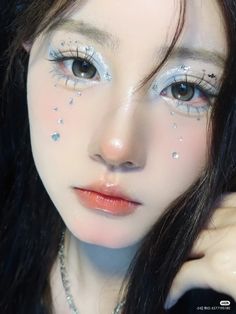 Furina Make Up, Blue Makeup Looks Asian, Kokomi Makeup, Teal Douyin Makeup, Blue Eye Makeup Douyin, Blue Ethereal Makeup, Sea Inspired Makeup, Douyin Colorful Makeup, Festival Eye Makeup