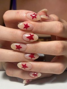 red star hand painted cute manicure nude nails gel biab gelx almond round shape spring summer winter nyc fashion girly aesthetic simple nails hot natural nails trendy trends Nail Inspo Round Nails, Trendy Nails Stars, Gel Biab Nails, Red And Beige Nails, Creative Red Nails, Red Nails With A Star, Simple Girly Nails, Maroon Nails With Stars, Red Nails Star Design