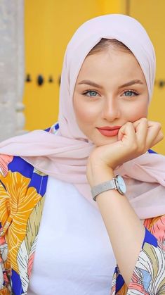 Vip Girls, Ali Grace Hair, Arab Style, Youtube Promotion, Iranian Beauty, Learn Makeup, Instagram King, Instagram Promotion, Dance Parties