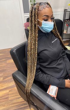 Ombre Jumbo Box Braids, Jumbo Box Braids Blonde And Black, Large Knotless Box Braids With Blonde, Jumbo Box Braids Color Ideas, Jumbo Knotless Box Braids Color, Honey Blonde Large Knotless Braids